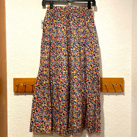 nwt Old navy floral tiered skirt. - Picture 2 of 4